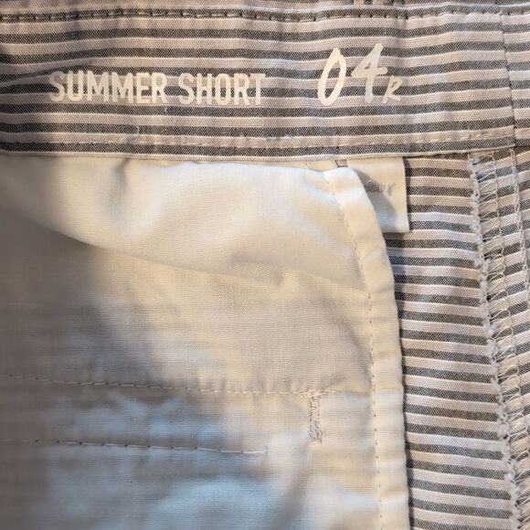 Khakis by Gap Summer Shorts Ladies 4 R - Picture 3 of 9